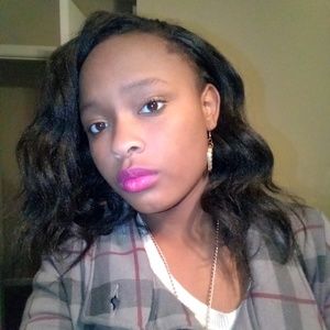 Meet your Posher, Janera